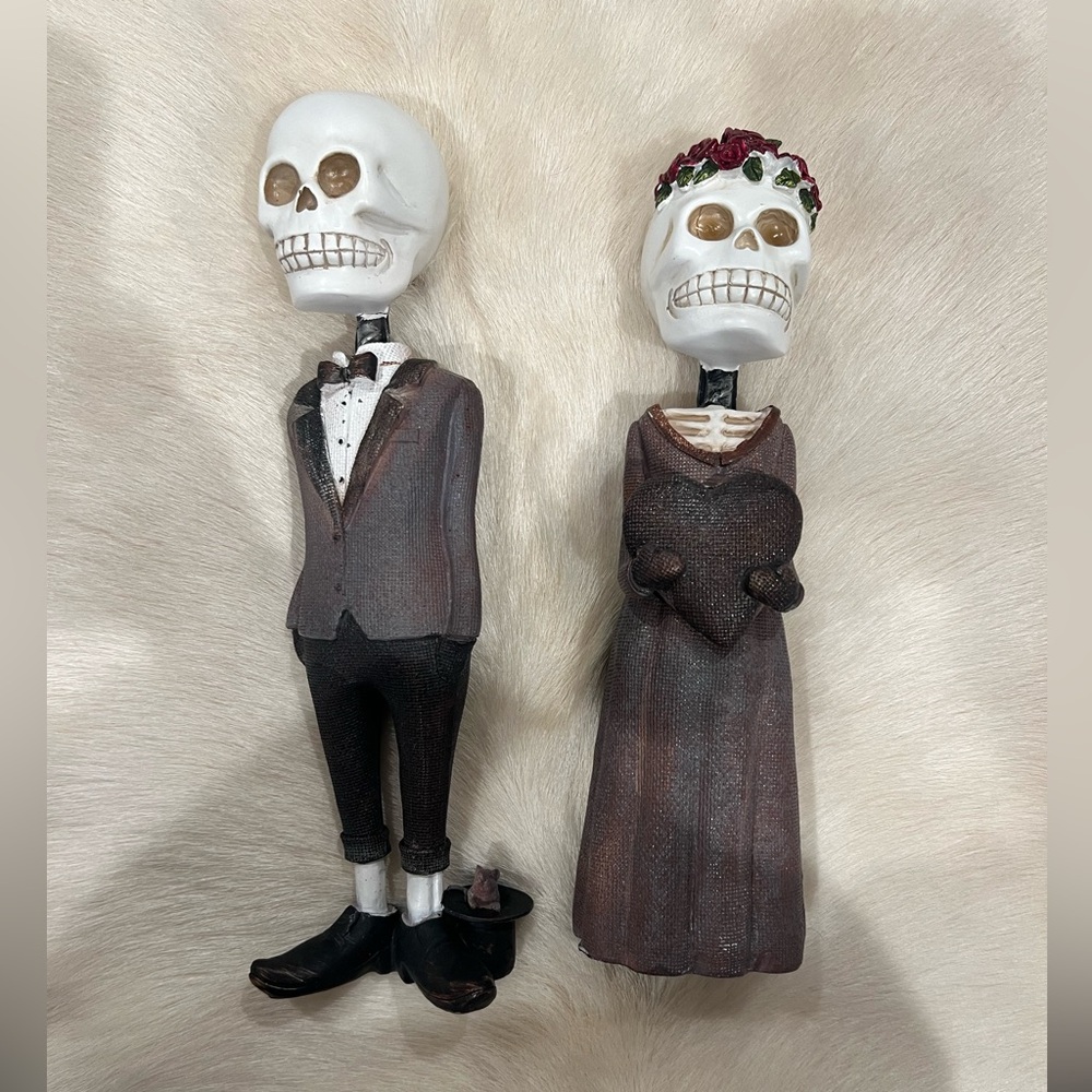 Skeleton bride & groom